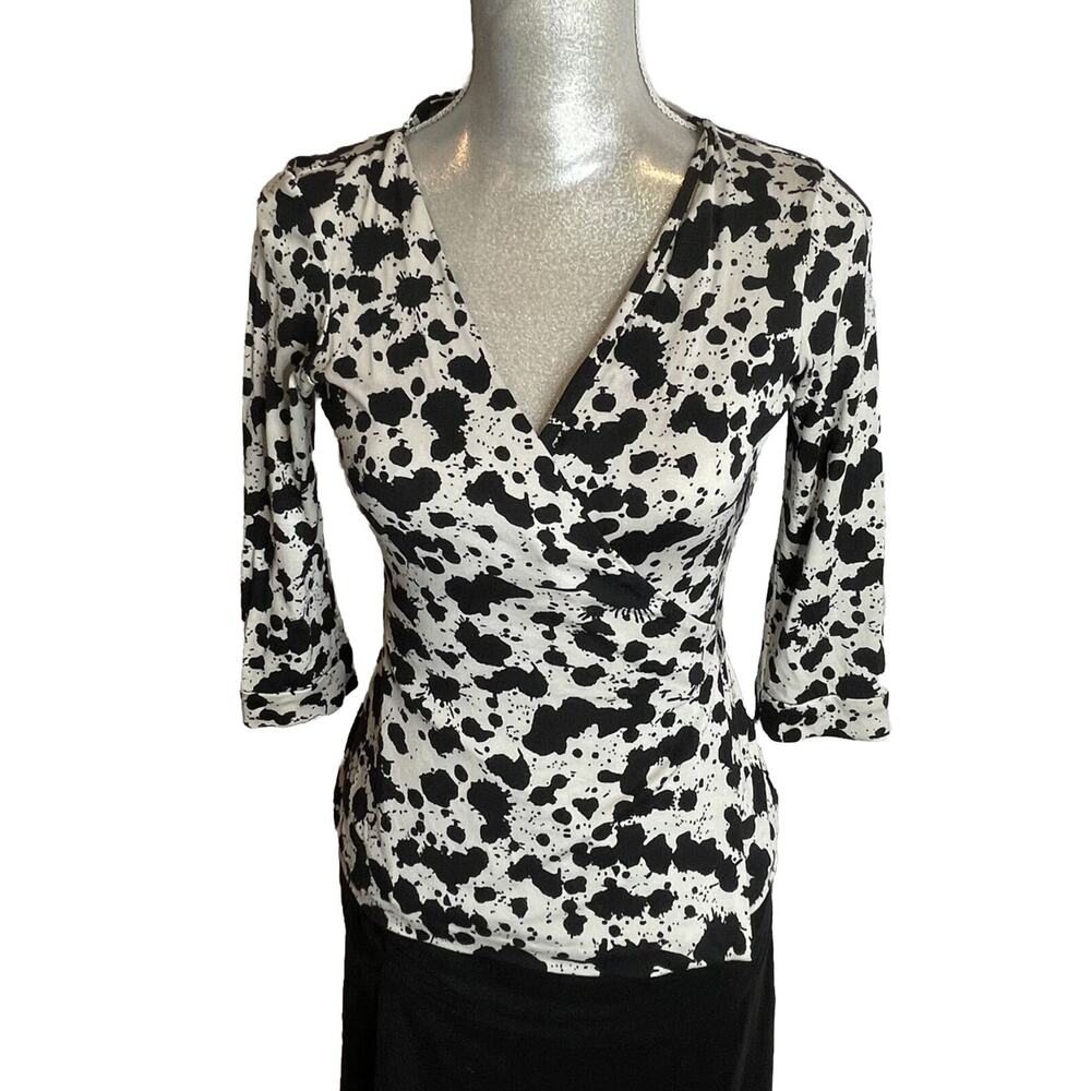 DVF Diane Von Furstenberg Black & White Spatter wrap style Jill Silk Shirt Sz 2